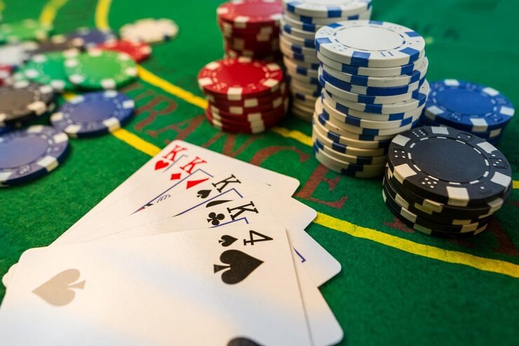 hujantoto mobile app interface showing football markets and live casino options
