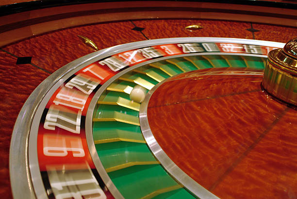 Live roulette wheel and betting table interface on hujantoto platform with real-time croupier stream